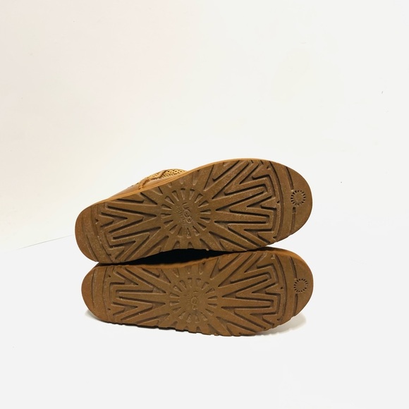 UGG‎ Classic Mini Weave Boots main image 4